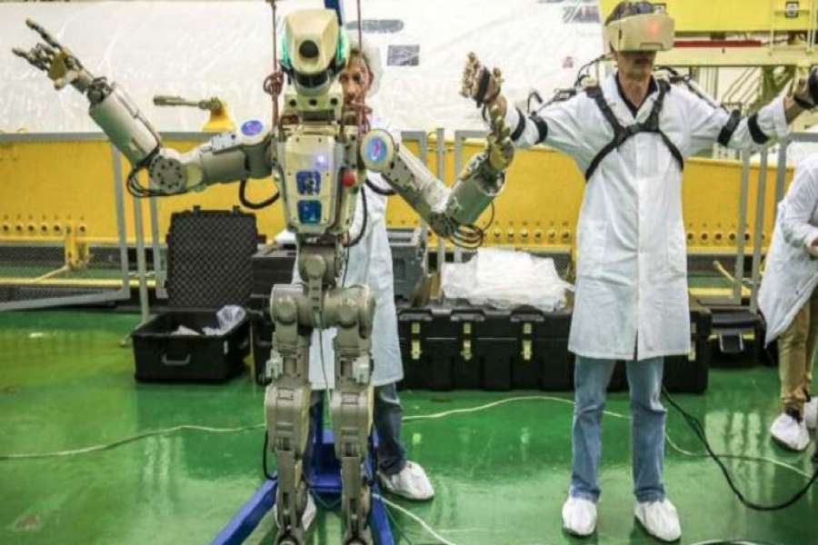 फेदोर रोबोट सफलतापूर्वक अन्तरिक्ष केन्द्रमा अवतरण