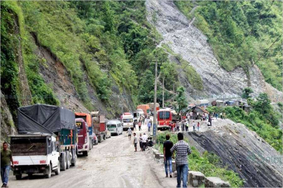 मुग्लिन-नारायणगढ सडकखण्ड अवरूद्ध