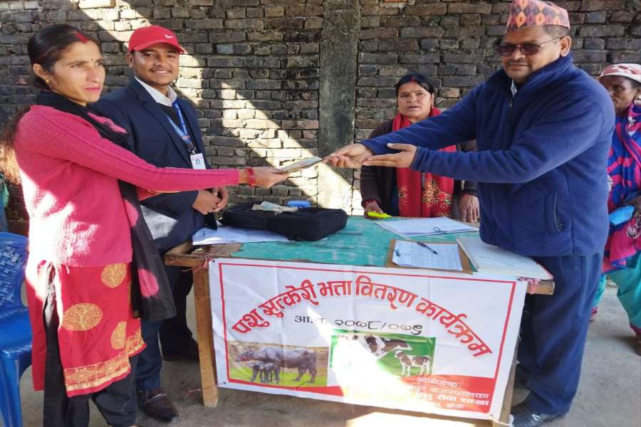 बाँकेमा पशु सुत्केरी भत्ता वितरण