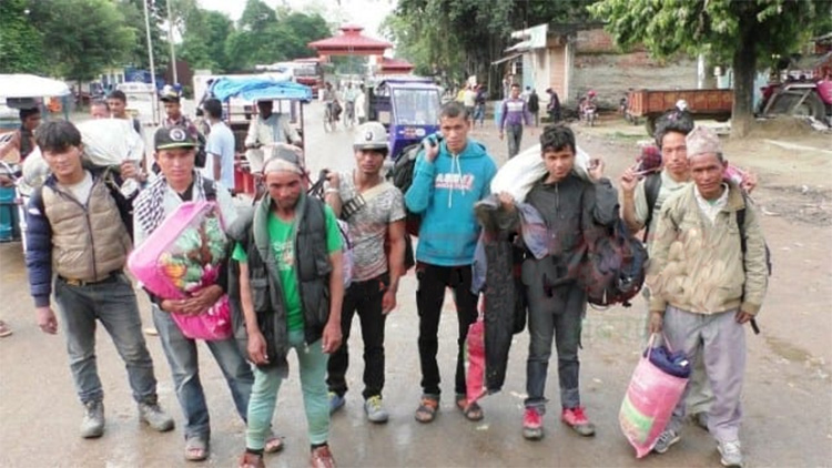 भारतबाट १ लाख मजदुर नेपाल भित्रँदै, व्यवस्थापन नभए संक्रमण भयावह हुन सक्ने