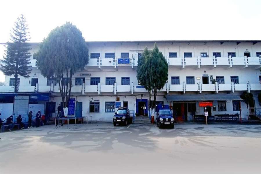 अत्यावश्यकबाहेक सडकमा सवारी साधन ननिकाल्न ट्राफिक प्रहरीको अनुरोध