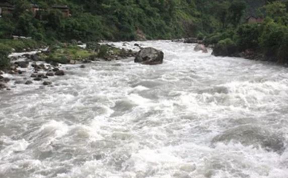 लमजुङमा खोलाले बगाउँदा दुई जनाको मृत्यु