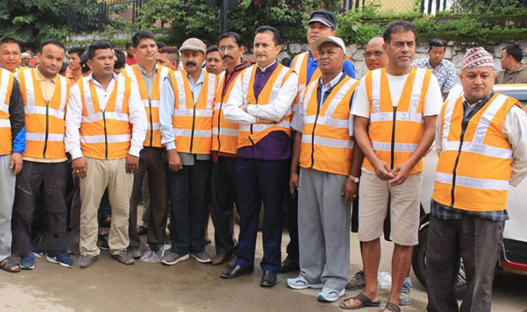 मङ्सिरदेखि अनिवार्यरुपमा फ्लोरेसेन्ट ज्याकेट लगाउनुपर्ने