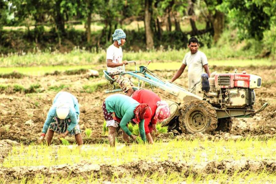 आधुनिक कृषि उपकरणमा युवाको आकर्षण