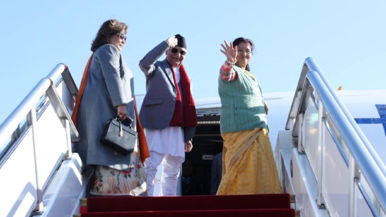 चीन भ्रमण सकेर काठमाडौं आइपुगे प्रधानमन्त्री ओली