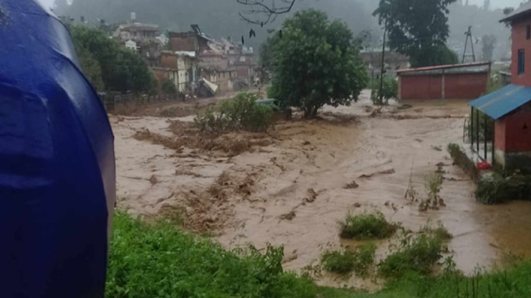 खोलाले बगाएर बेपत्ता महिलाको खोजी गर्न कुकुर परिचालन
