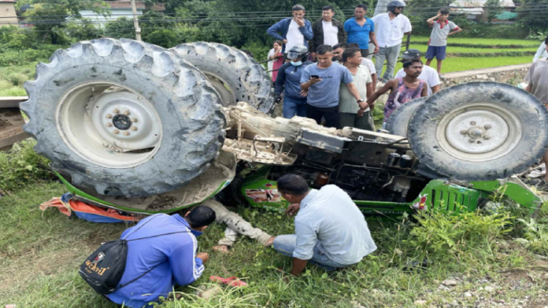 ट्याक्टर दुर्घटनामा दुईको मृत्यु