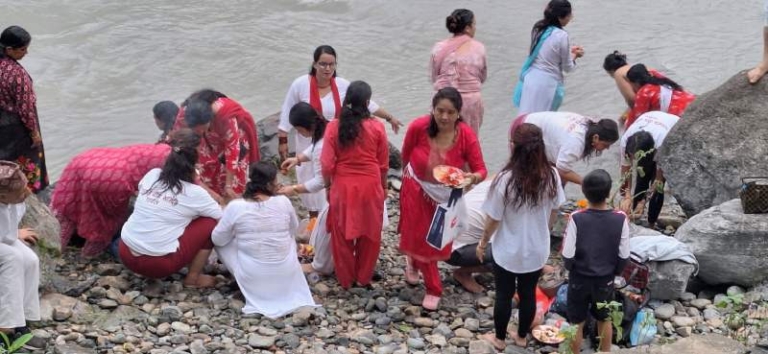 पवित्र कालीगण्डकी नदीमा स्नान गर्नेको घुइँचो