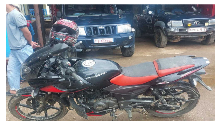 चोरीको बाइक मामाघरमा लुकेको अवस्थामा भेटिँदा प्रहरी चकित