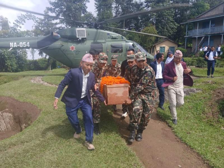 जेनजी प्रदर्शनमा सहादत प्राप्त गर्नुभएका कुलुङको शव जिल्ला ल्याइयो