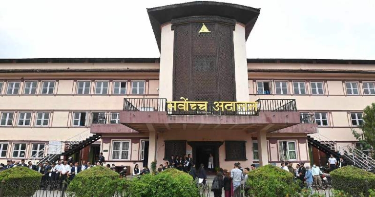 सामाजिक सञ्जाल बन्द गर्ने सरकारको निर्णयविरुद्ध सर्वोच्चमा रिट