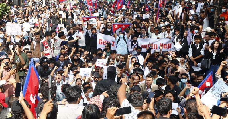 नाराबाजीसहित बानेश्वरतर्फ अघि बढे जेन-जी