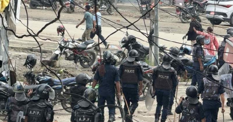 इटहरीमा पनि जेनजी र प्रहरी बीच दिउँसो झडप