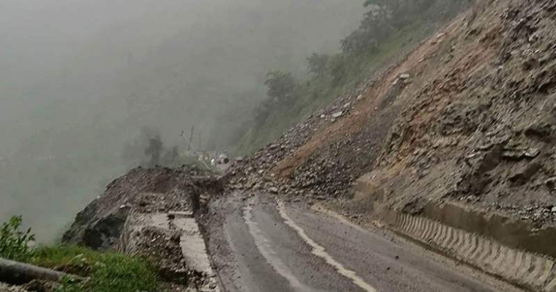 पृथ्वीराजमार्गमा यातायात अवरुद्ध