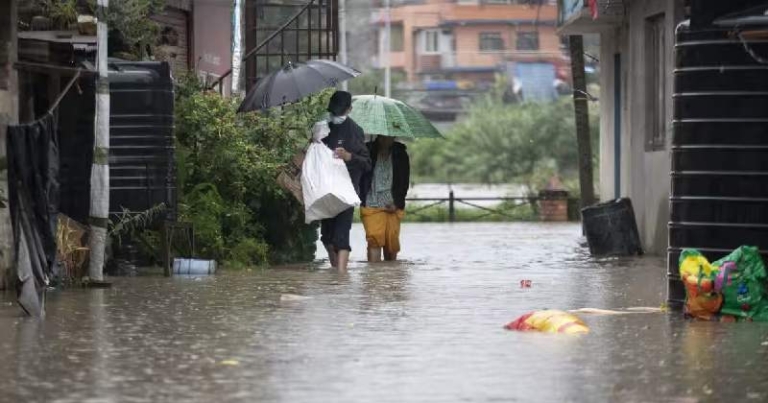 अविरल वर्षापछि महोत्तरीको जनजीवन सामान्य बन्दै