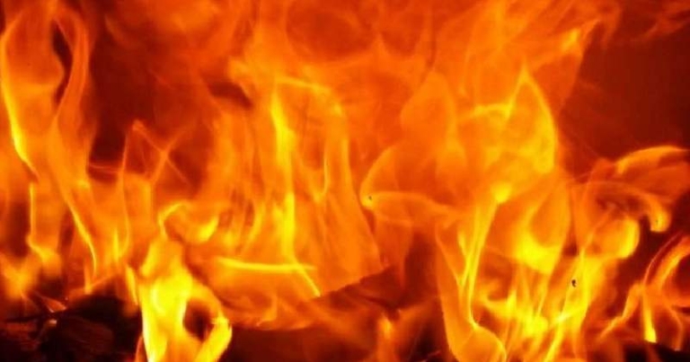 आगलागीबाट दुई घर जलेर नष्ट