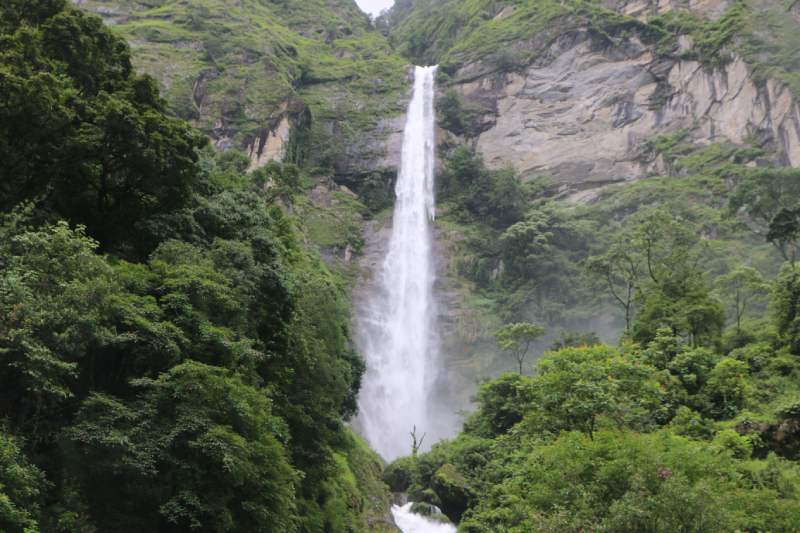 आहा ! फुङ्फुङ्गे झरना