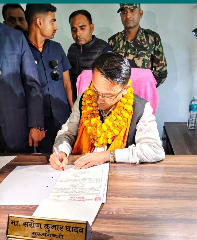 नवनियुक्त मुख्यमन्त्री यादवद्वारा पदभार ग्रहण