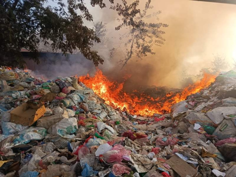 फोहर व्यवस्थापन केन्द्रमा आगलागी हुँदा रु ६७ लाखको क्षति