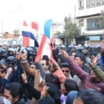 निर्वाचन आयोगको मूल गेटमा नेपाली कांग्रेसका दुवै पक्षहरूको धर्ना