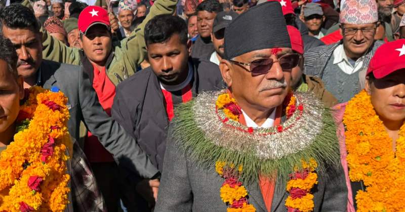 प्रचण्ड बाजागाजासहित उम्मेदवारी दर्ता गर्न पुगे