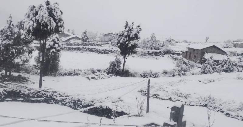 भारी हिमपातले मध्यपहाडी लोकमार्ग अवरुद्ध