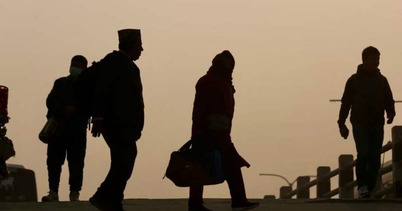 भोट हाल्न गाउँ फर्किनेको लर्को, दुई दिनमा ८० हजार मानिसले छाडे उपत्यका
