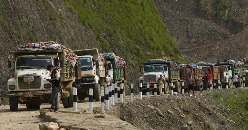 स्थानीयको अवरोधले काठमाडौँ उपत्यकाको फोहोर विसर्जन रोकियो