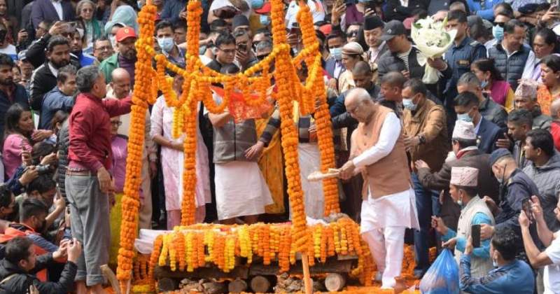 ओलीका पिता मोहनप्रसादको पशुपति आर्यघाटमा अन्त्येष्टि