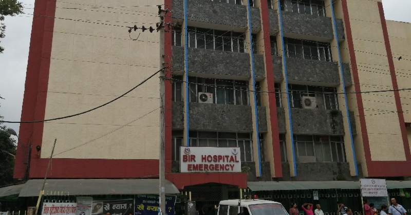 वीर अस्पतालमा कडाइ, ढिलो आउनेको आधा दिनमात्र हाजिरी