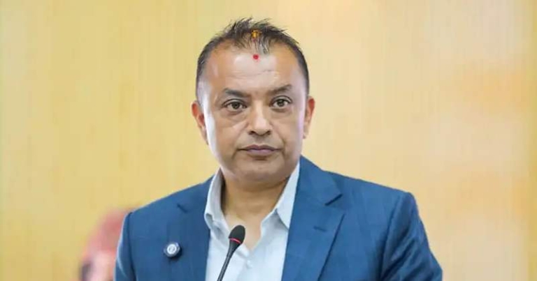 चिकित्सकको माग सम्बोधन गरी स्वास्थ्य सेवा सुचारु गर्न गगन थापाको आग्रह