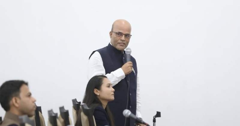 मधेसमा जहिले पनि गोली मात्रै किन चल्छ, लाठी र टियर ग्यास किन चल्दैन? : सांसद सिंह