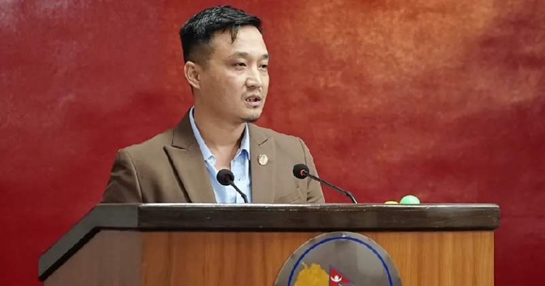 दुःख नभएको मानिस हुँदैन, दुःखलाई नै बल बनाएर अघि बढ्नुपर्छ: गृहमन्त्री गुरुङ