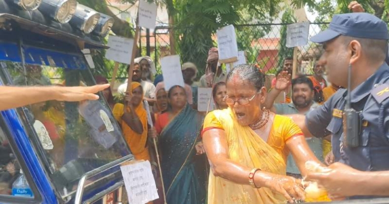 धनुषामा मिटरब्याजी पीडित महिलाद्वारा आत्मदाहको प्रयास