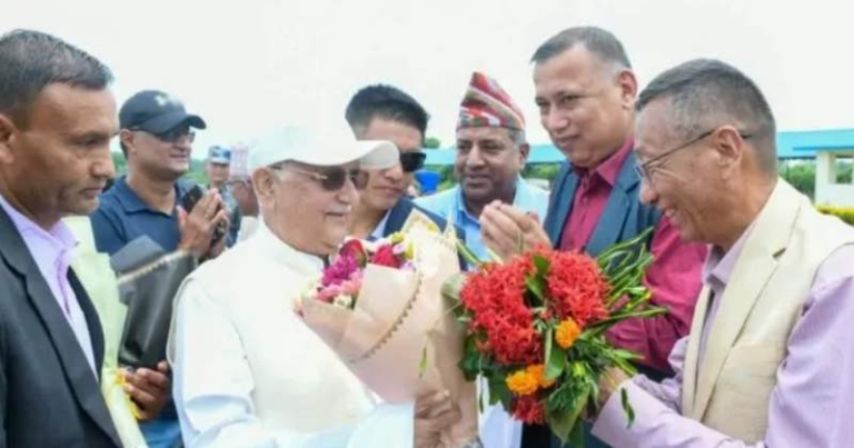 निर्वाचनपछि पहिलोपटक गृहजिल्ला झापा पुगे एमाले अध्यक्ष ओली