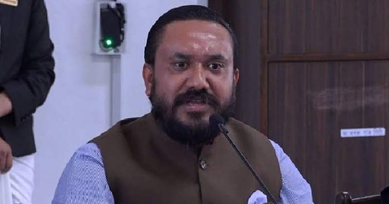 भ्रष्टाचारको आरोपितलाई हुल बाँधेर, बर्दी लगाएर, समिति–समितिमा गएर प्रवचन दिने छुट छैन: खगेन्द्र सुनार