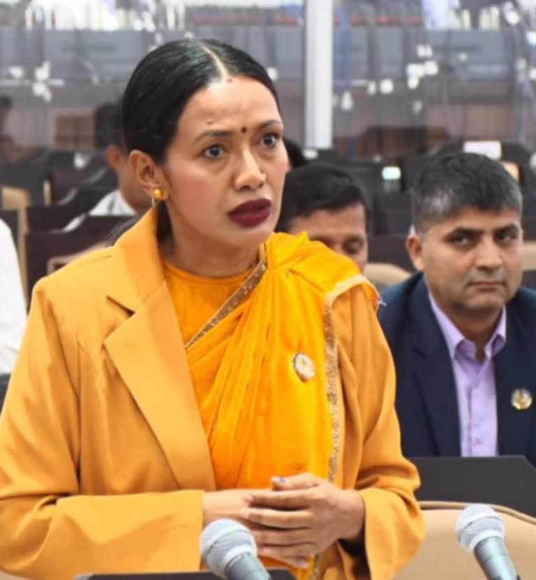 थप प्रश्न गर्न नपाएपछि आशिका तामाङ र सभामुखबीच विवाद, संसद्बाट बाहिरिइन्