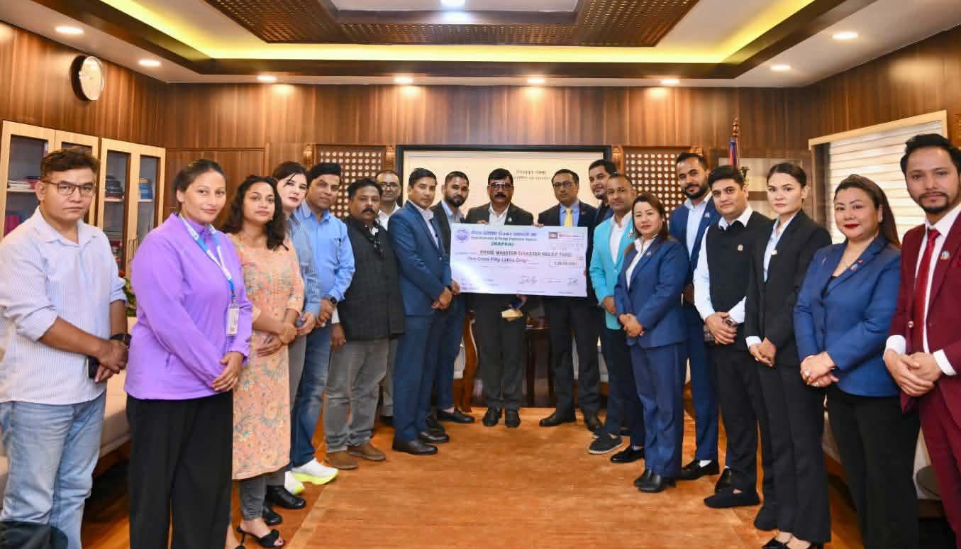 वैदेशिक रोजगार व्यवसायी संघद्वारा रसुवा बाढीपीडितका लागि डेढ करोड सहयोग हस्तान्तरण