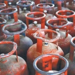 राजमार्ग अवरुद्ध भएपछि काठमाडौँमा ग्यास संकट