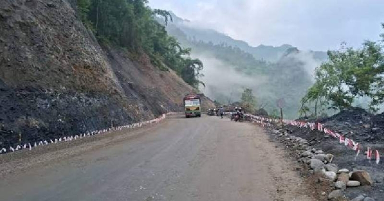 बाढीपहिरोको जोखिमपछि राति पृथ्वी राजमार्ग बन्द, बेलुका ८ देखि बिहान ५ बजेसम्म आवागमन रोक