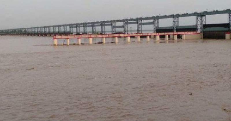 सप्तकोसीमा जलसतह बढ्दो, कोसी ब्यारेजका २६ ढोका खोलिए