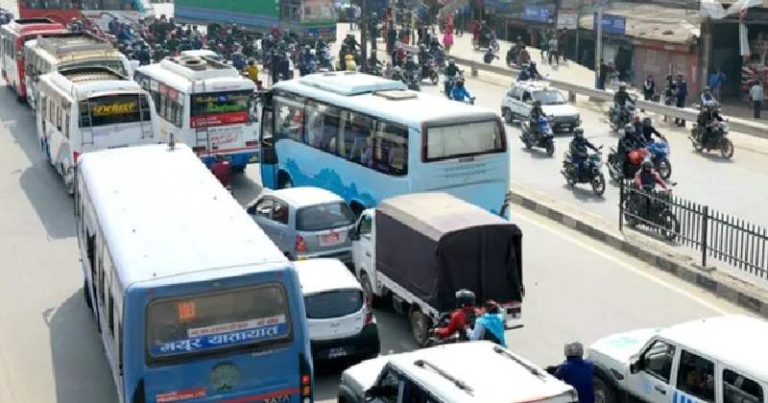 चाडबाडमा पेट्रोलियम पदार्थको मूल्य नबढाउन यातायात व्यवसायीको माग