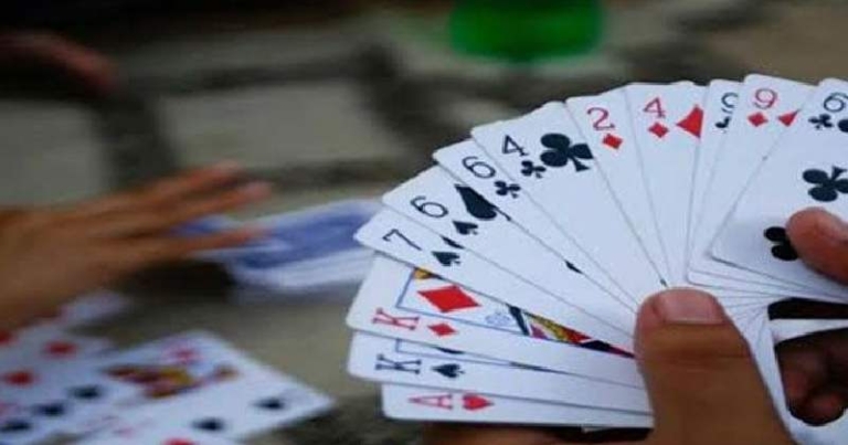 तास खेलिरहेको स्थानमा प्रहरी पुग्दा भागाभाग, एकको मृत्यु र अर्का घाइते