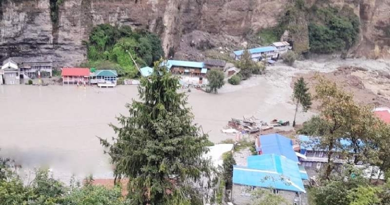 बाढीपहिरोले थुनिएको मर्स्याङ्दी खुलाउन थालियो, चामेमा जोखिम कायमै